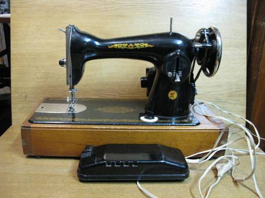 Продам швейная машина ПМЗ-2М с электроприводом б/у